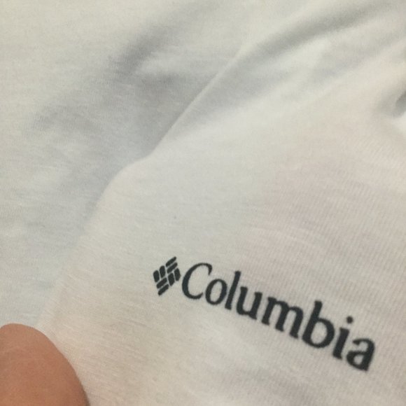 Columbia t-shirt like new condition size medium - Picture 4 of 4